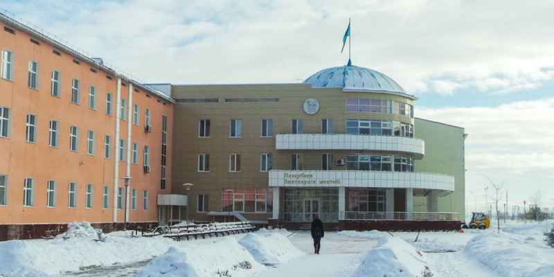 Назарбаев зияткерлік мектебінің 18 оқушысы ауруханаға түсті