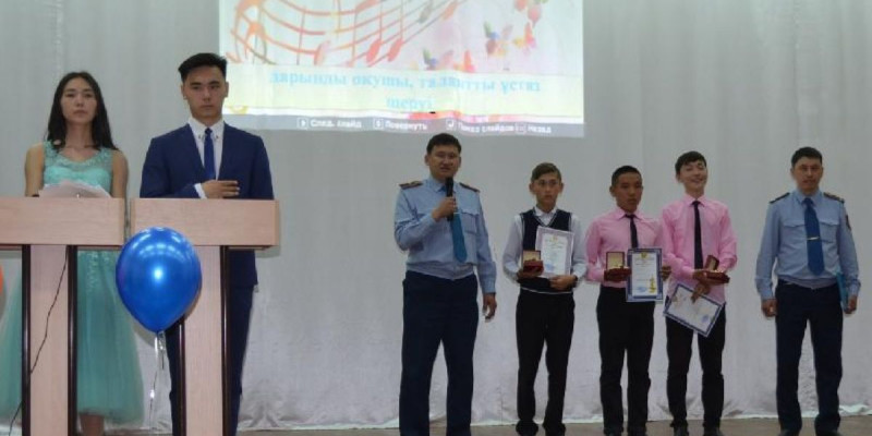 Пәтер тонаушыларды қолға түсіруге көмектескен үш оқушы марапатталды