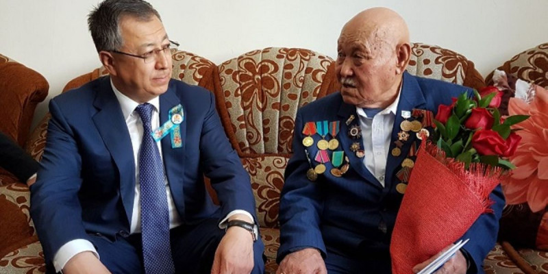 Ардагерлерді арнайы барып құттықтады