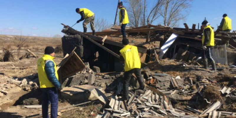 Қысылтаяң сәтте қол ұшын созу – партиялық борыш