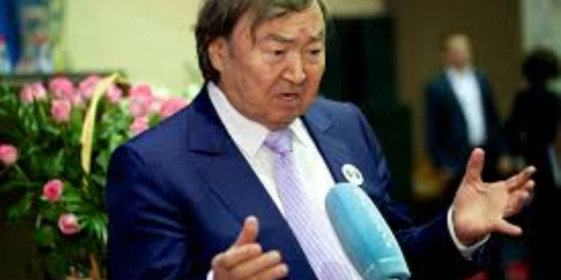 Олжас Сүлейменов: Кириллицаны құндылық деп ұғыну қажет