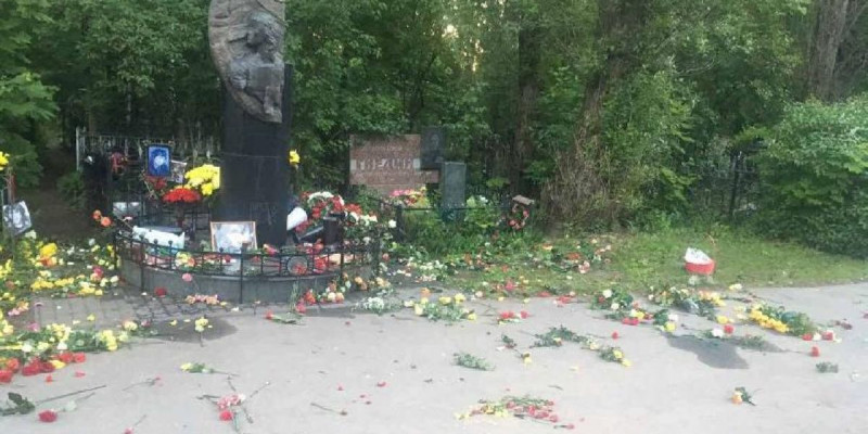 Виктор Цойдың зираты талқандалды