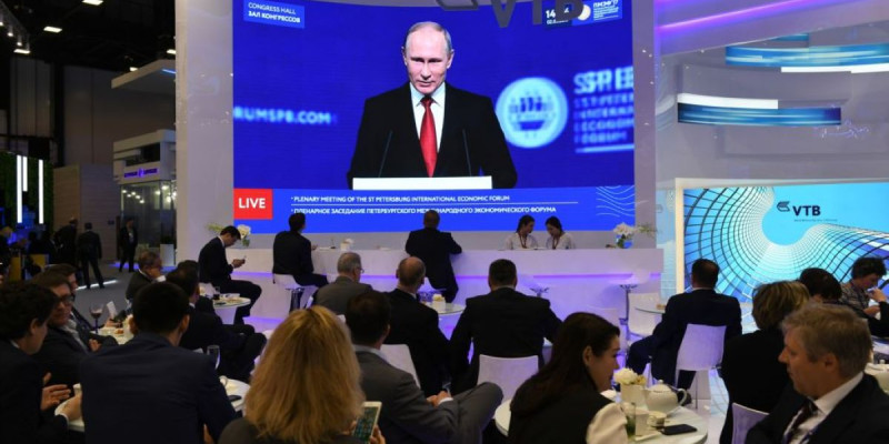 Путин: АҚШ халықаралық қарым-қатынасқа тұрақсыздық әкелді