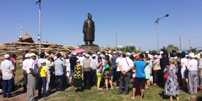 Екібастұзда Мәшһүр Жүсіп Көпейұлына ескерткіш қойылды