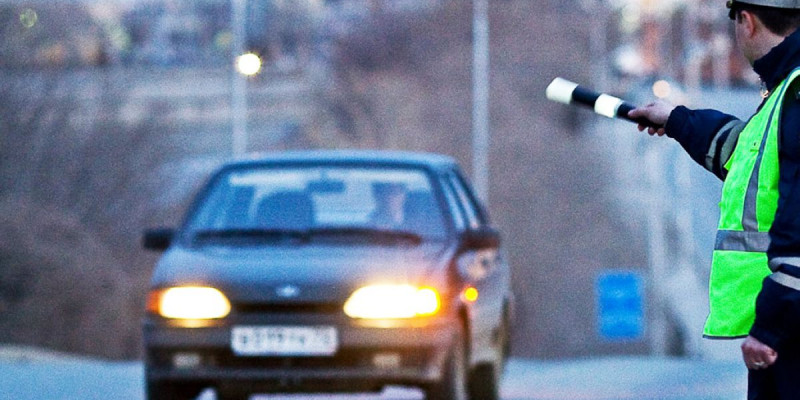 Премьер-министр полицейлердің ала таяғын қайтаруға қарсылық білдірді