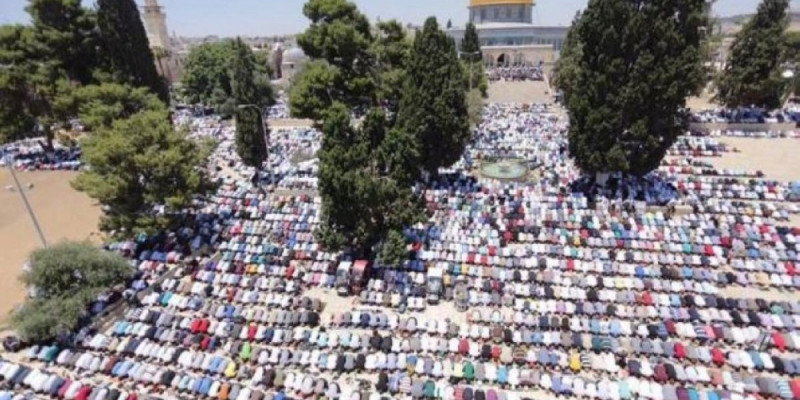 Ақса мешітіндегі жұма намазға 300 мың адам жиналды