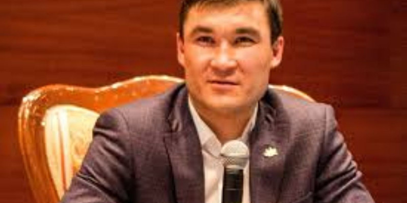Серік Сәпиев Геннадий Головкин мен Қанат Исламның ізбасарларын атады