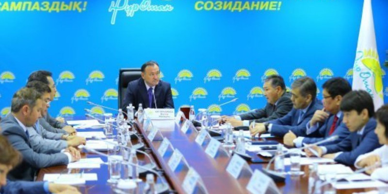 "Нұр Отан" ҰБТ тапсыра алмаған түлектерге көмектеседі