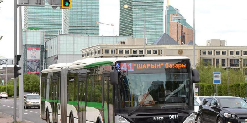 880 автобус жүргізушісі телефонмен сөйлескені үшін жазаланды