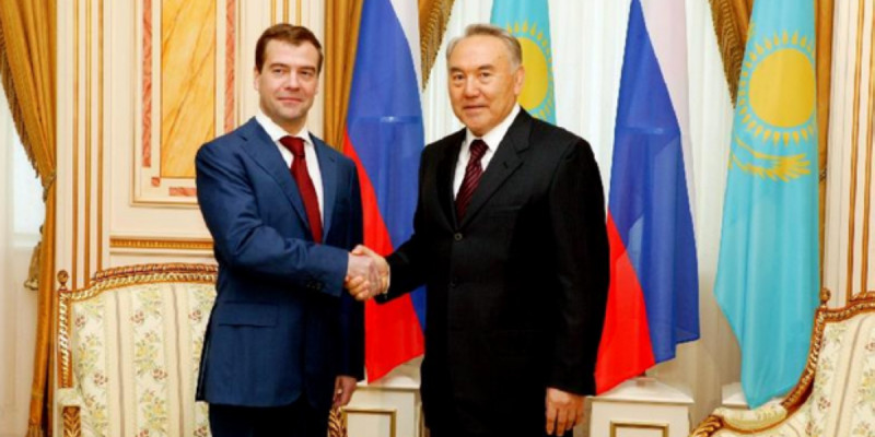 Елбасы Дмитрий Медведевпен кездесті