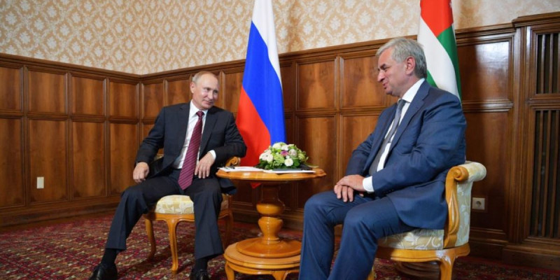 Путин Абхазияның "тәуелсіздігі" мен "қауіпсіздігін" қолдады