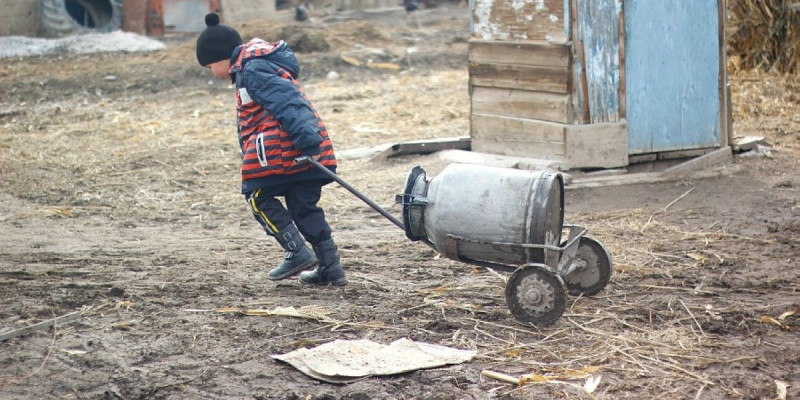 Ауылдың ажары қашқанда...