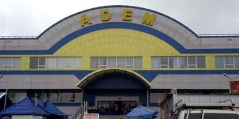 "Адем" сауда орталығы өртенді