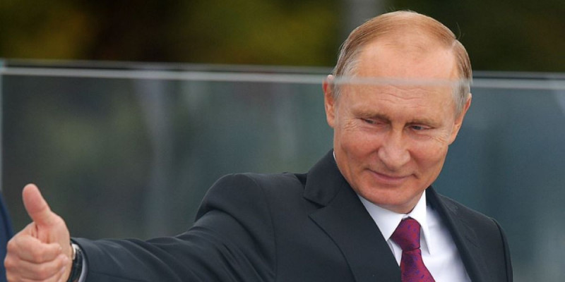 Путин президенттік сайлауға қатысатынын қарашада жариялайды