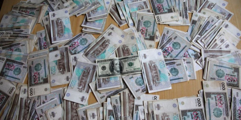 Өзбекстанда қолма-қол валюта халыққа 1 қазаннан бастап сатылады