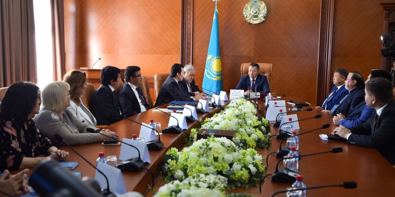 ОҚО әкімі Түркі әлемі әдеби журналдары редакторларымен кездесті