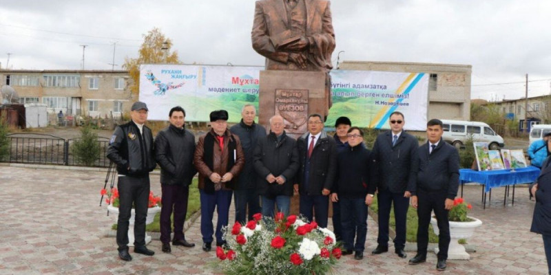 Мұхтар Әуезовтың ескерткіші бой көтерді