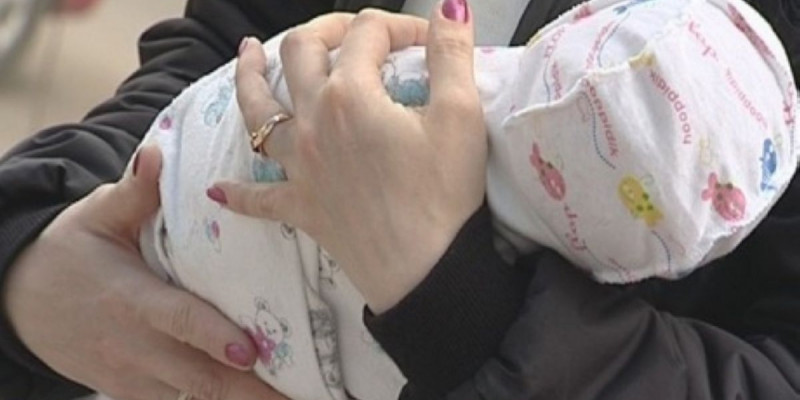 Алматы көшесінен сөмкеге салынған тастанды сәби табылды