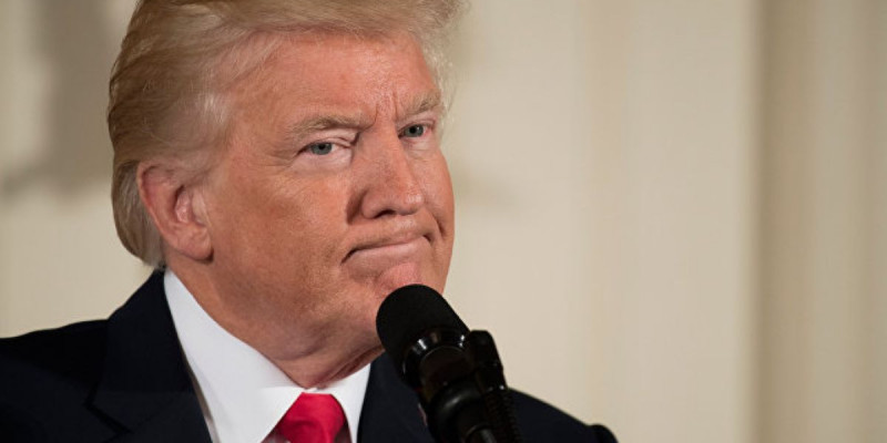 Трамптың кортежіне бейәдеп қылық көрсеткен әйел жұмысынан қуылды