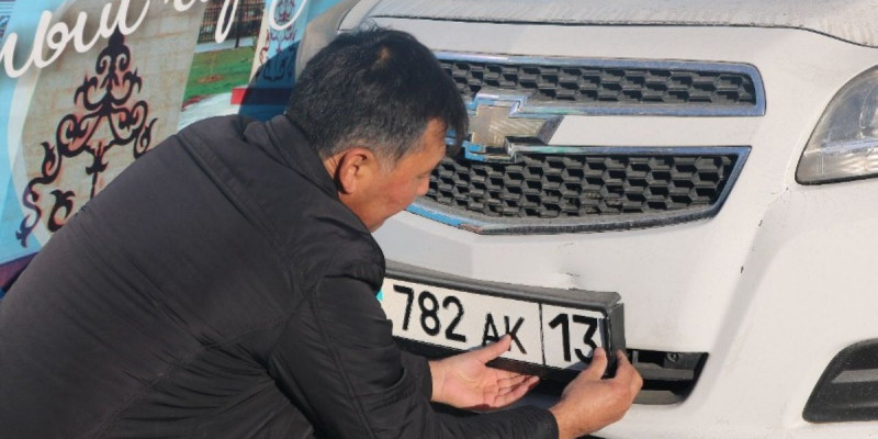 Бір ай автобуспен қатынаған шенеуніктер қызметтік көлігіне қайта отырды