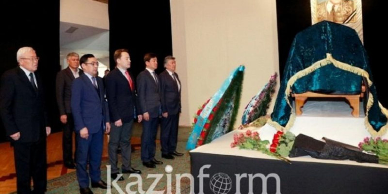 Мұзафар Әлімбаевты ақтық сапарға шығарып салды