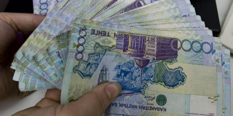 Тауып алған 5 млн теңгені иесіне қайтарған даяшының ісі көпшілікті сүйсінтті