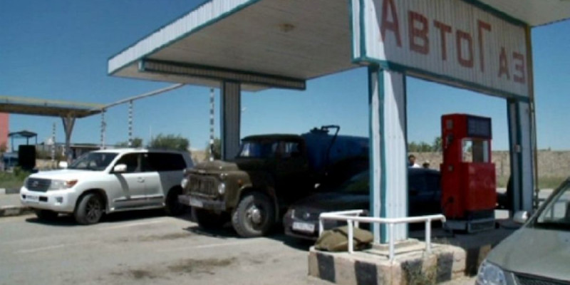 Ақтөбелік жүргізушілер газ таппай сенделуде