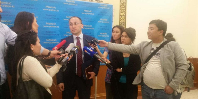 Қазақстан президентінен БАҚ туралы заңға вето қоюын сұрайды