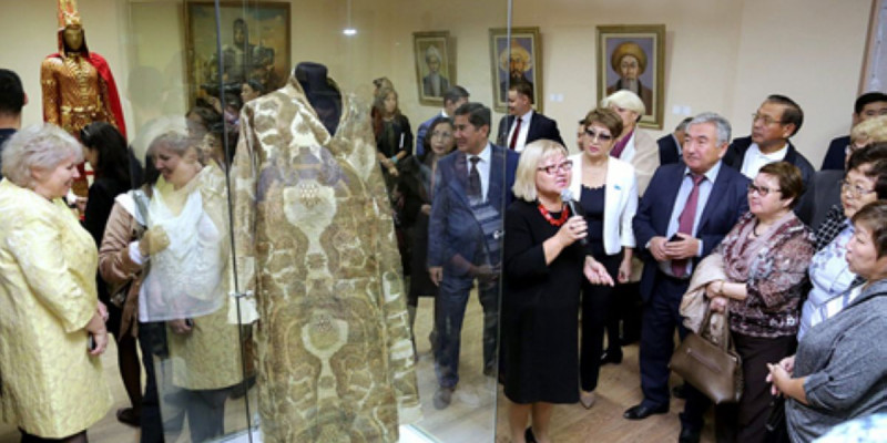 Қазыбек биден қалған алтын шапан