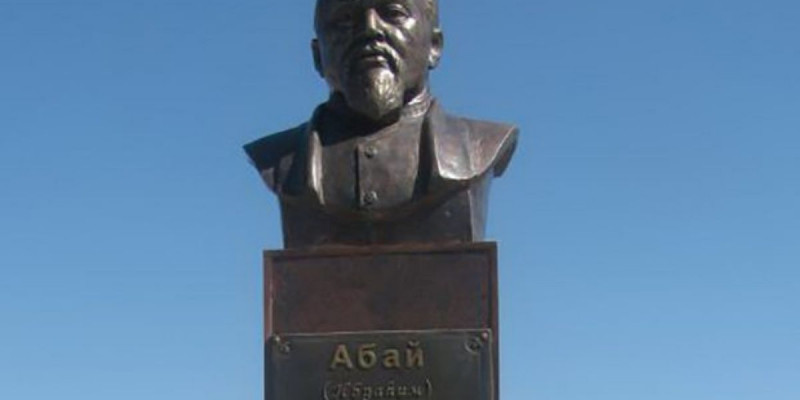 Курчатовта Абайдың қара сөздері жазылған саябақ ашылды