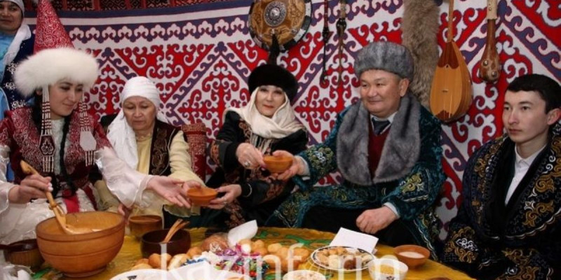Наурызда киіз үйді жауып алып, тамақ ішкенді қою керек