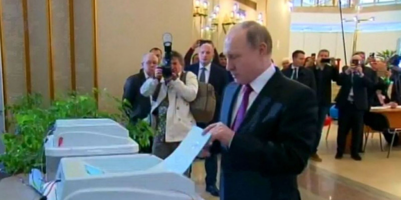 Путин қайта сайланды