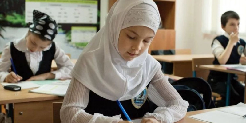 Орамалы үшін сабаққа кіргізілмеген оқушының әкесі прокуратураға шағымданды