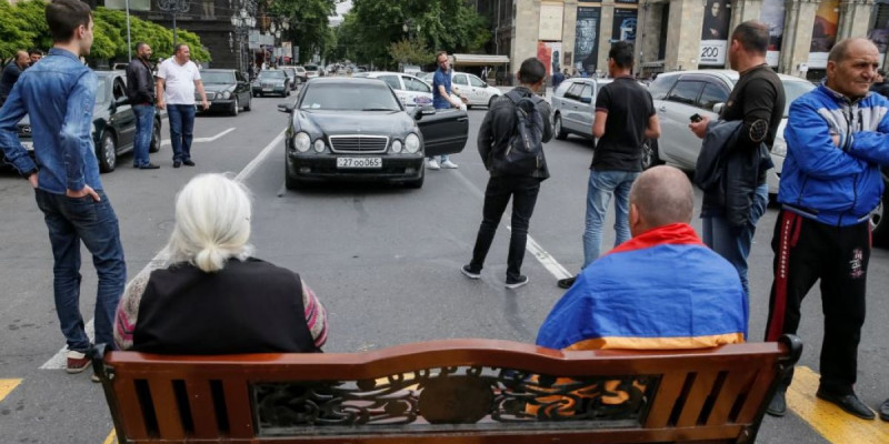Армениялықтар екі күндік үзілістен кейін шеруге қайта шықты