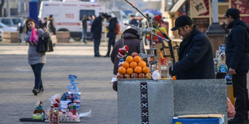 Елордада көше саудагерлеріне QR-кодтар таратылады