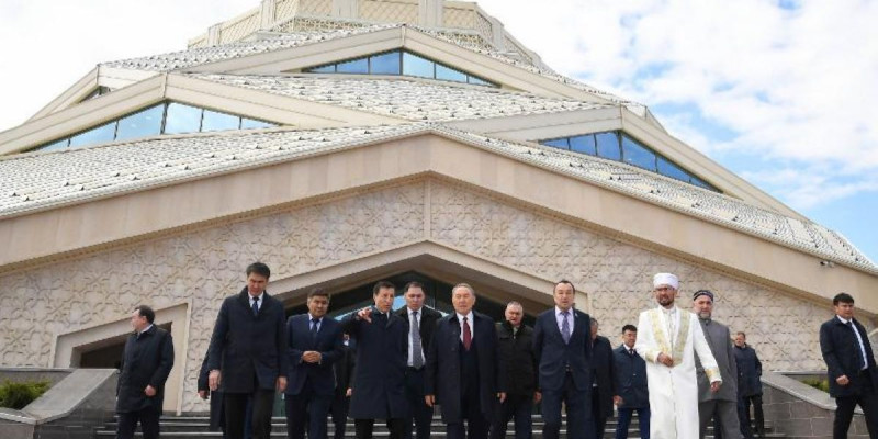 Елбасы Астанадағы жаңа мешітке барды