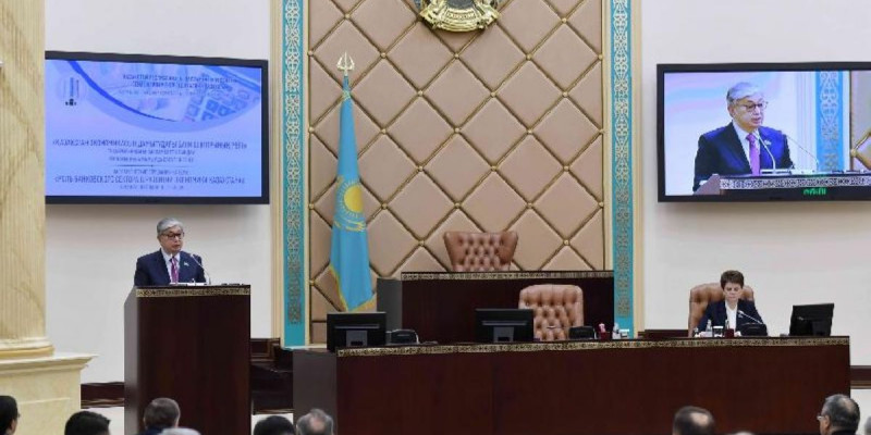 Сенат төрағасы банктерге өз акционерлерін несиелеуді шектеуді ұсынды