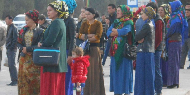 Түркіменстанда әйелдерге дұрыс киінбегені үшін айыппұл салады