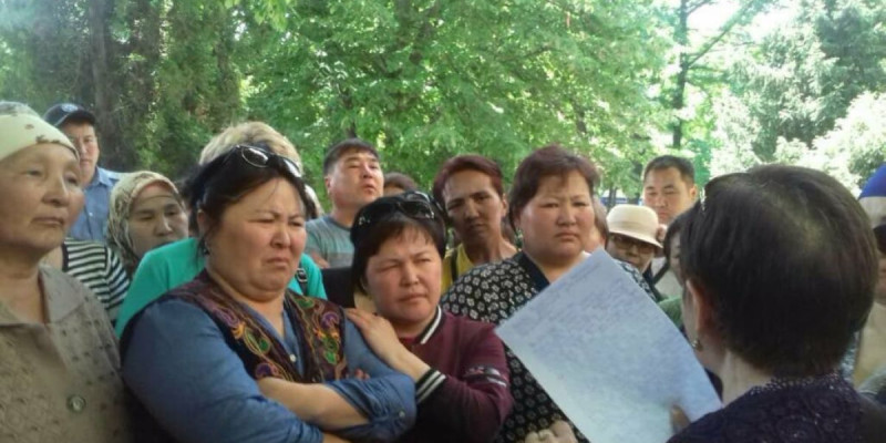 Бішкектегі Ош базараның саудагерлері тағы да пикетке шықты