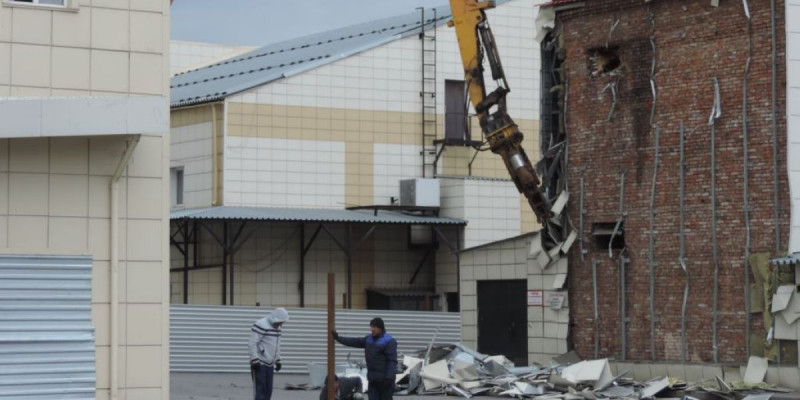Кемеровода "Зимняя вишня" сауда орталығы сүріле бастады