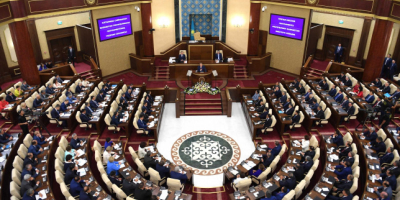 Қазақстан депутаттары демалысқа шықты