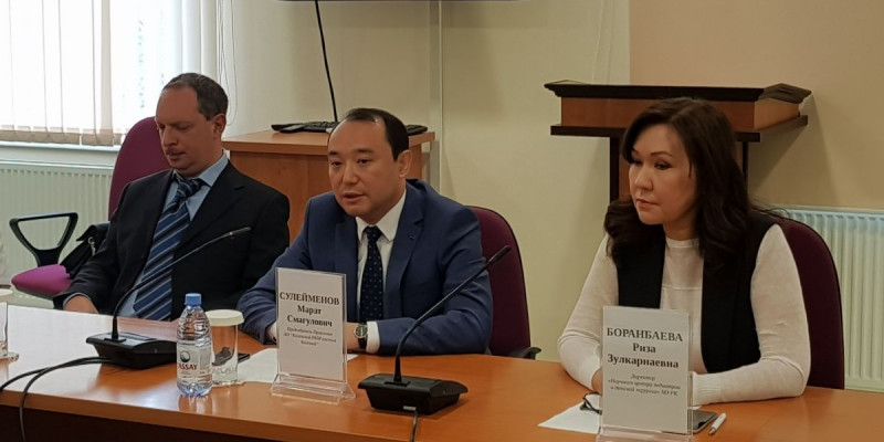 Көз іші қатерлі ісігіне шалдыққан балаларға бірегей ота жасалды