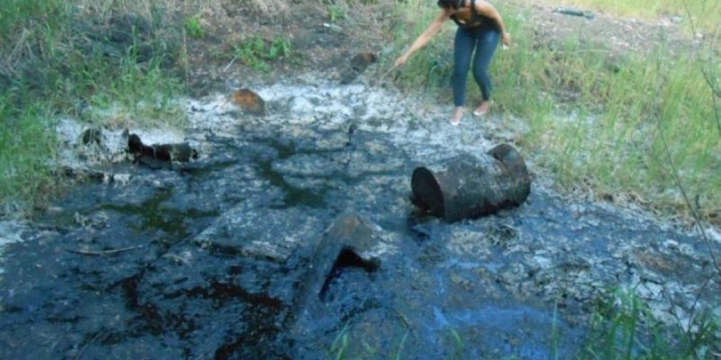 Өскеменде мазут көлшігі пайда болды