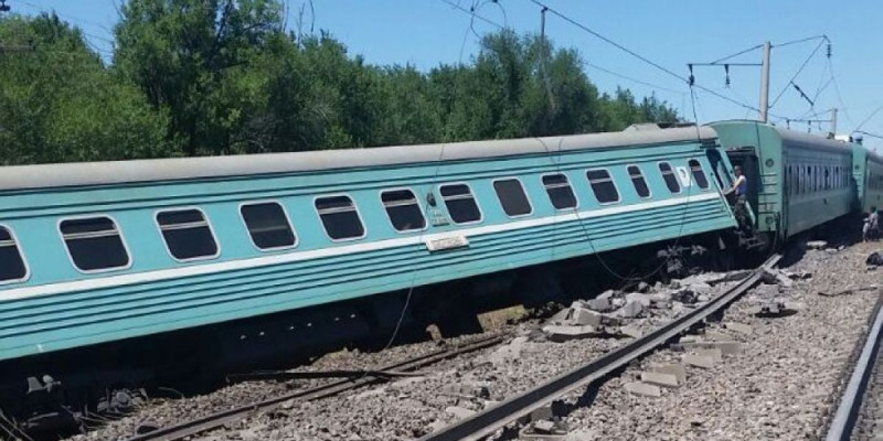 Министр жолаушы пойызы апатының себебін "жол жағдайынан" көреді