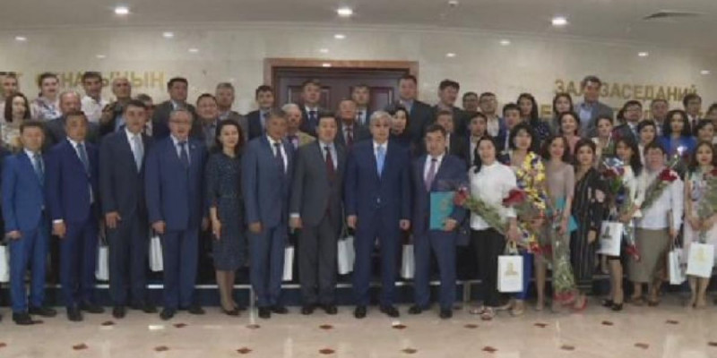 Сенат депутаттары үздік журналистерді марапаттады