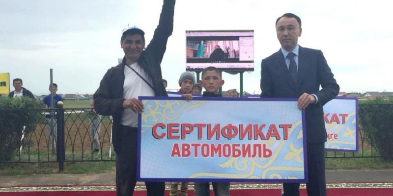 Қостанайлық оқушы ат бәйгесінен көлік ұтып алды