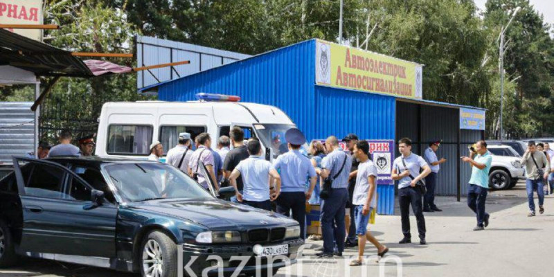 Рейд кезінде 400-ден аса адам полицияға жеткізілді