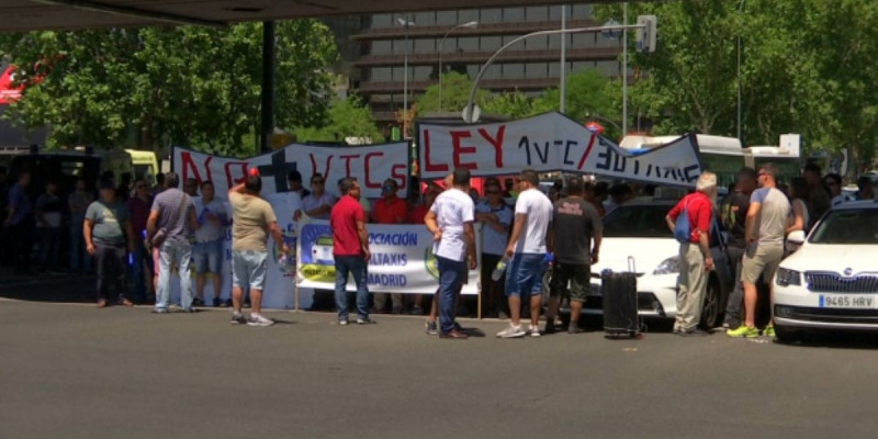 Мадрид қаласының такси жүргізушілері ереуілге шықты