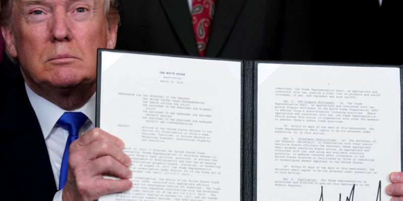 Трамптың Қытай тауарларына баж салығы жайлы жарлығы күшіне енді