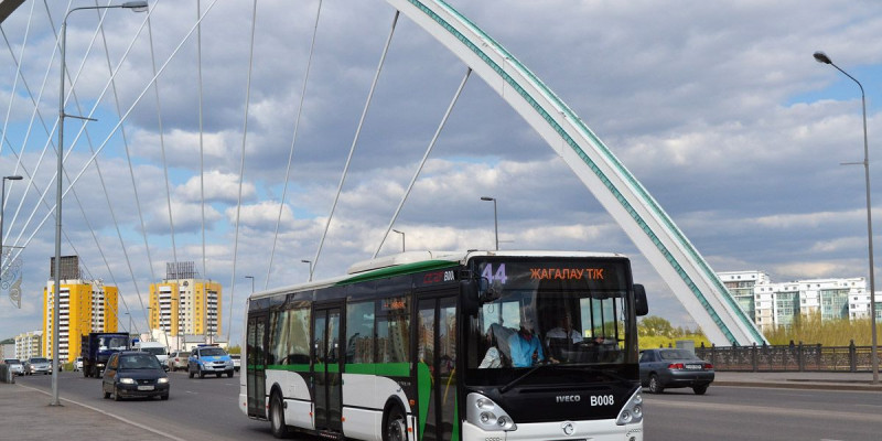 Автобус жүргізушілері 400 мың теңгеге дейін алуы мүмкін